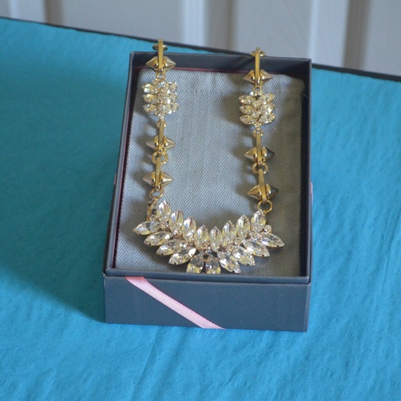 CAbi Style #2001 Laurel Wreath Necklace - Picture 2 of 4